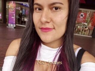 Mia_joones