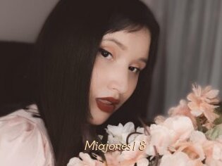 Miajones18