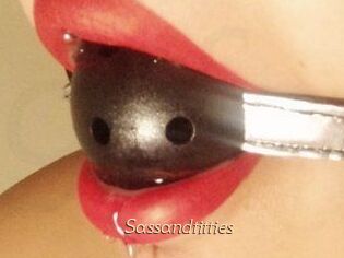 Sassandtitties